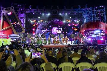Los Nietos de SaryManchez se autodescalifican en la final de murgas al superar el tiempo establecido en señal de protesta/Lpacarnaval y TA.